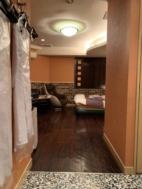 HOTEL Le Club（ホテルルクラブ）(台東区/ラブホテル)の写真『303号室　洗面所から客室』by 鶯谷人