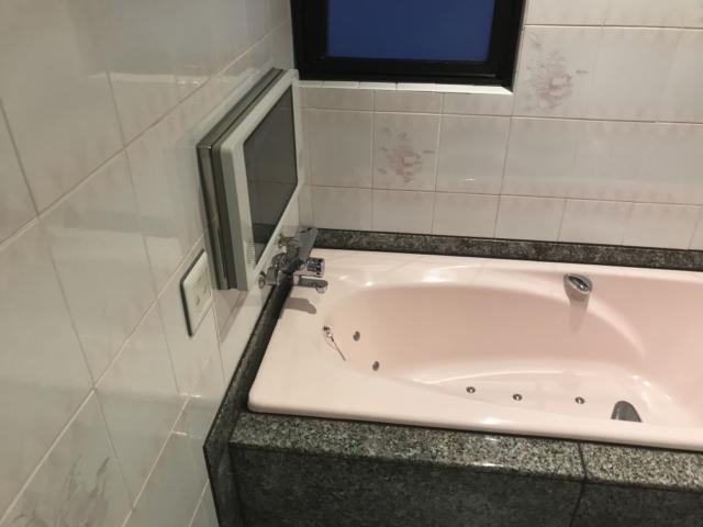 ホテル サラサ(横浜市西区/ラブホテル)の写真『(312号室)浴槽から見れるテレビも完備！』by こーめー