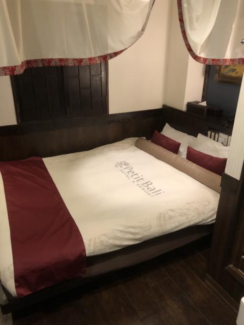 PetitBALI(プティバリ) 池袋(豊島区/ラブホテル)の写真『302号室　ベッド』by 林 寅之助