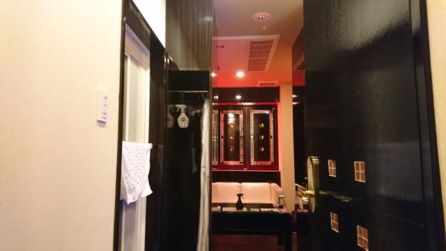 H-SEVEN 西川口(川口市/ラブホテル)の写真『403号室、扉から室内への通路』by どらねこどらどら