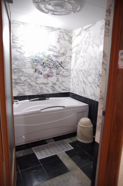HOTEL ZIP'S(川口市/ラブホテル)の写真『207号室　浴室』by マーケンワン