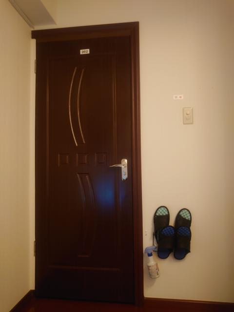 御徒町レンタルルーム(台東区/ラブホテル)の写真『202号 全景　ベッドからドア』by momomo