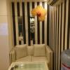 HOTEL G-Style(豊島区/ラブホテル)の写真『203号室 部屋に入った突き当たりにソファーとテーブル。右上にエアコンあり。』by なめろう
