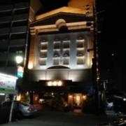 ホテルセッティングザシーン 栄(名古屋市中区/ラブホテル)の写真『夜の外観２』by エロスギ紳士