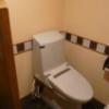 プルミエ(豊島区/ラブホテル)の写真『605号室（トイレは仕切りの隣が洗面台。INAX製ウォシュレット）』by 格付屋