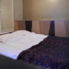 サンレモ(新宿区/ラブホテル)の写真『305号室　ベッドで密接な関係が…』by 華房