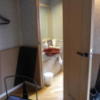 サンレモ(新宿区/ラブホテル)の写真『305号室　洗面所と奥にトイレ…狭い』by 華房
