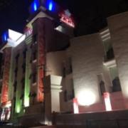 HOTEL LOTUS MODERN 岩槻店(さいたま市岩槻区/ラブホテル)の写真『外観　夜』by 冷やっこ