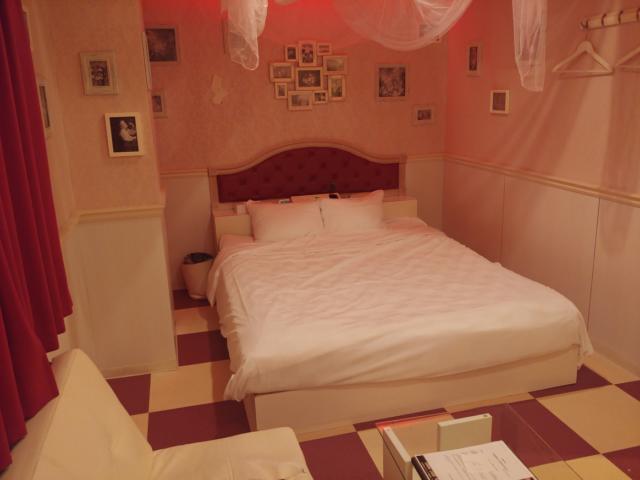 HOTEL ザ・ウエスト(八王子市/ラブホテル)の写真『105号室、ベッド』by すぬすぬ（運営スタッフ）