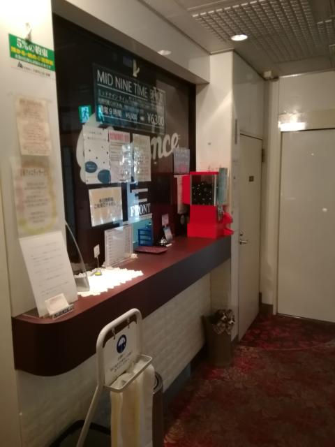ホテル エレガンス(大田区/ラブホテル)の写真『603号室利用(20,7)受付です。パネルで選んで先払いです。ガチャガチャがありました。』by キジ