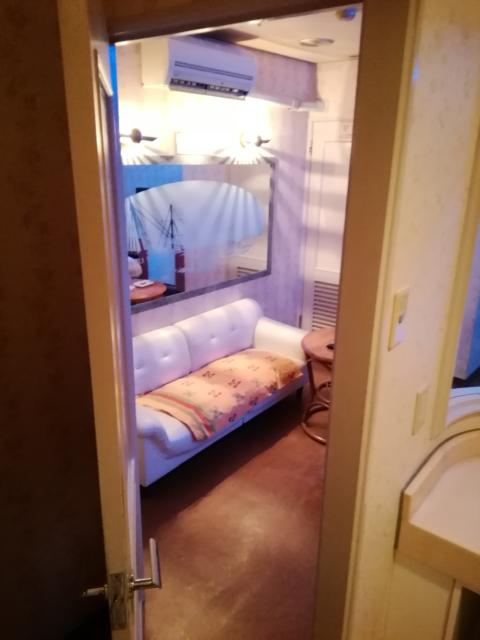 ホテル エレガンス(大田区/ラブホテル)の写真『603号室利用(20,7)玄関入って、部屋を見たところです。』by キジ