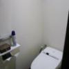 P-DOOR GOLD(台東区/ラブホテル)の写真『105号室（トイレはTOTO製自動開閉式ウォシュレット）』by 格付屋