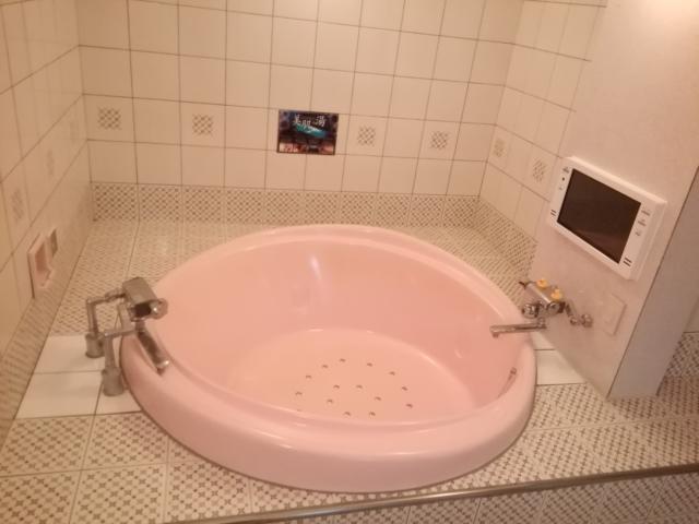 レステイ ティナグレイス(秦野市/ラブホテル)の写真『306号室利用(20,7)。かなり大きな浴槽があります。浅いですけどね。』by キジ