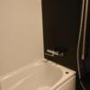 ホテル大山(新宿区/ラブホテル)の写真『203号室 バスルーム(浴槽は一人でいっぱいかな)』by 舐めたろう