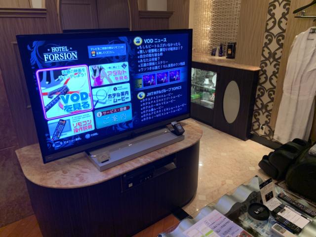 ホテル FORSION(フォーション)(新宿区/ラブホテル)の写真『301号室、テレビ。ソファーに座ってゆったり見れます。』by 名無しさん（ID:81435）