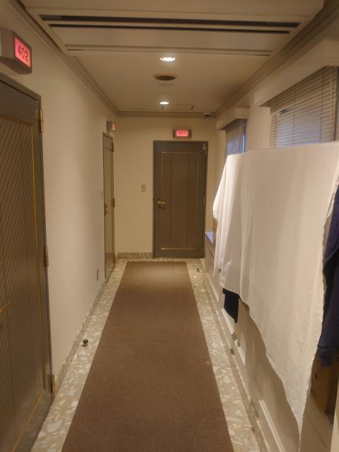 ホテル U(文京区/ラブホテル)の写真『405号 前の廊下』by momomo