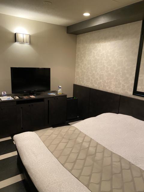 HOTEL K Omiya(さいたま市大宮区/ラブホテル)の写真『301号（室部屋全体、右手前より）』by こねほ