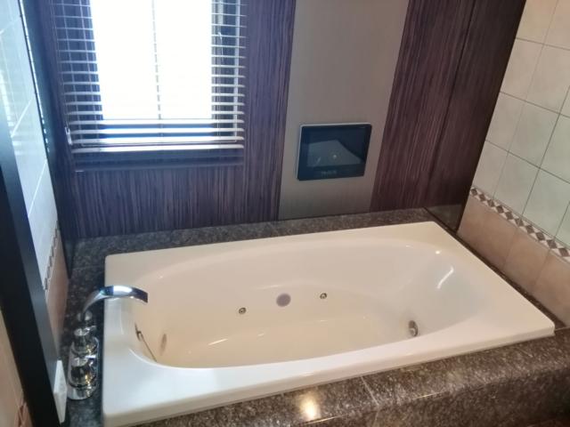 HOTEL C. YOKOHAMA(ホテル シードット横浜)(横浜市神奈川区/ラブホテル)の写真『102号室利用(20.8)お風呂には窓もあります。』by キジ