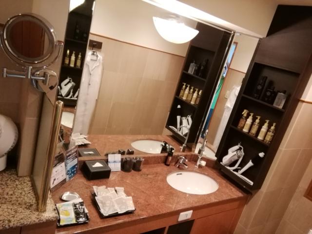 HOTEL C. YOKOHAMA(ホテル シードット横浜)(横浜市神奈川区/ラブホテル)の写真『102号室利用(20.8)洗面所も豪華で、パウダーコーナーも兼ねていました。』by キジ