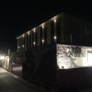 ホテル ナインハーフ(長浜市/ラブホテル)の写真『夜の外観』by まさおJリーグカレーよ