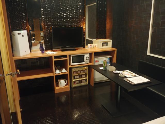 HOTEL ザ・ウエスト(八王子市/ラブホテル)の写真『207号室リビング(最近改装されました)』by すぬすぬ（運営スタッフ）