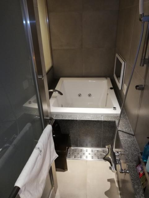 HOTEL SENSE(センス)(新宿区/ラブホテル)の写真『405　浴室』by らくたろう