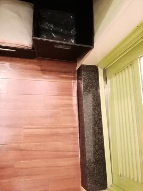 レステイ ティナグレイス(秦野市/ラブホテル)の写真『504号室利用(20,8)お風呂の手前の床がブカブカでした。』by キジ