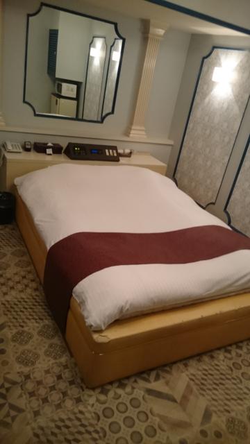ホテルポニー(相模原市/ラブホテル)の写真『303号室のベッド 少し軋む。(*^^*)』by angler
