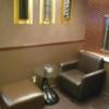 シルクホテル(川崎市川崎区/ラブホテル)の写真『406号室のソファとテーブルまわり』by angler