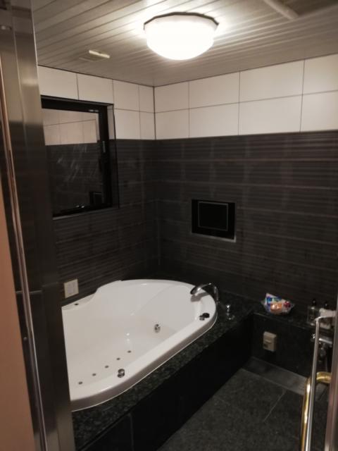 GRAND CHARIOT(グランシャリオ)(新宿区/ラブホテル)の写真『203号室　浴室』by らくたろう