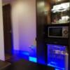 GRAND CHARIOT(グランシャリオ)(新宿区/ラブホテル)の写真『203号室　冷蔵庫（水一本無料）電子レンジ』by らくたろう