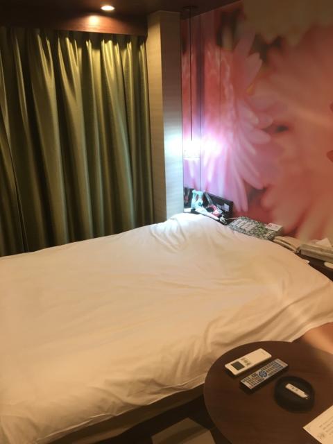 閉店？したホテル(ID:132721)(台東区/ラブホテル)の写真『251号室　清潔感に溢れるベッドと調光ですね』by 町田氏