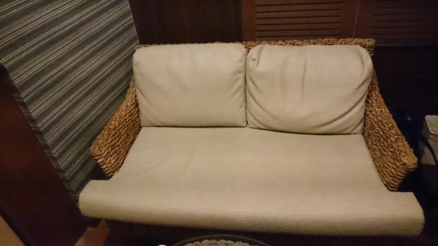 HOTEL GOLD(ホテル ゴールド)(川崎市川崎区/ラブホテル)の写真『501号室のソファ。二人がけ。』by angler