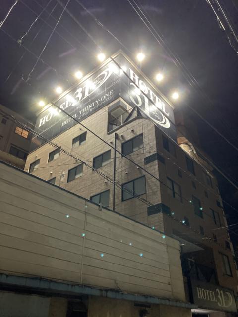 HOTEL 31（サーティワン)(船橋市/ラブホテル)の写真『夜の外観』by まさおJリーグカレーよ