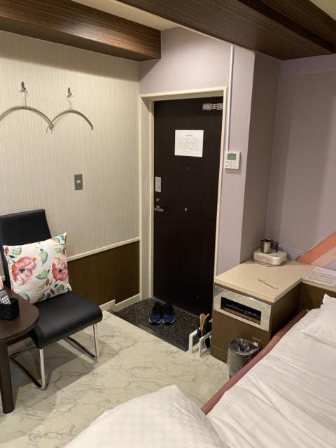 ホテル モナコ(新宿区/ラブホテル)の写真『102号室(左奥から入口)』by こねほ