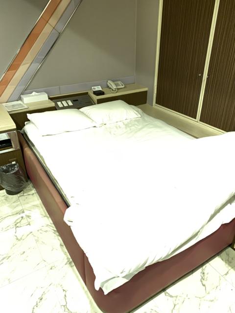 ホテル モナコ(新宿区/ラブホテル)の写真『102号室(ベッド)』by こねほ