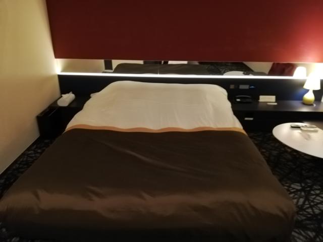 GRAND CHARIOT(グランシャリオ)(新宿区/ラブホテル)の写真『３０３号室　ベッド　枕元に鏡張りあり』by らくたろう