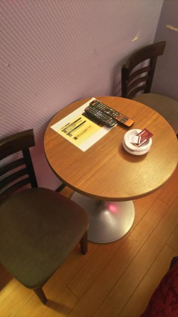 ホテル グランドカーム(大阪市/ラブホテル)の写真『806号室・テーブル&amp;椅子』by 郷ひろし（運営スタッフ）