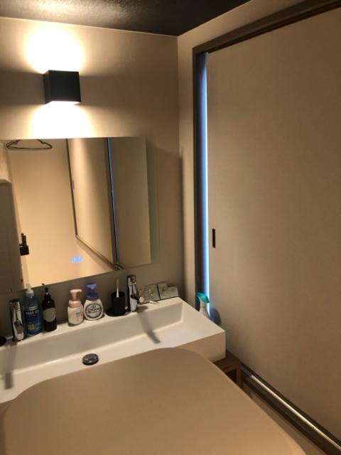 ホテル ATLAS(アトラス)(新宿区/ラブホテル)の写真『205号室　洗面台。手間にあるのがウォーターサーバー』by hello_sts