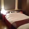 ホテルポニー(相模原市/ラブホテル)の写真『201号室 のベッド きしまず良い感じ。(*^^*)』by angler