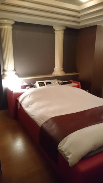 ホテルポニー(相模原市/ラブホテル)の写真『201号室 のベッド きしまず良い感じ。(*^^*)』by angler