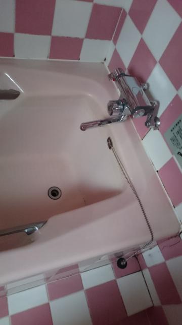 ホテルポニー(相模原市/ラブホテル)の写真『201号室の浴室 水量は豊富。キチンとストップします。』by angler