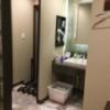 HOTEL P-DOOR（ホテルピードア）(台東区/ラブホテル)の写真『213号室　洗面台前(浴室入口)に脱衣スペースあります』by ACB48