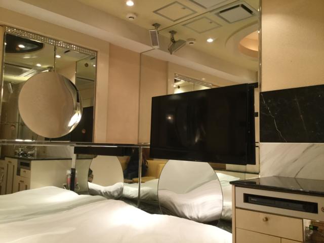 XO新宿(新宿区/ラブホテル)の写真『503号室　ソファから見た室内』by ACB48
