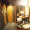 IMAGE２(立川市/ラブホテル)の写真『203号室、部屋から入り口を見たところ。正面の扉はトイレ。左側が入り口、右側は浴室。』by koge