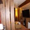 LUSSO CROCE URBAN RESORT（ルッソクローチェアーバンリゾート）(横浜市中区/ラブホテル)の写真『403号室（部屋奥から入口方向）』by 格付屋