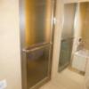 LUSSO CROCE URBAN RESORT（ルッソクローチェアーバンリゾート）(横浜市中区/ラブホテル)の写真『403号室（内風呂奥から。ミストサウナになります）』by 格付屋