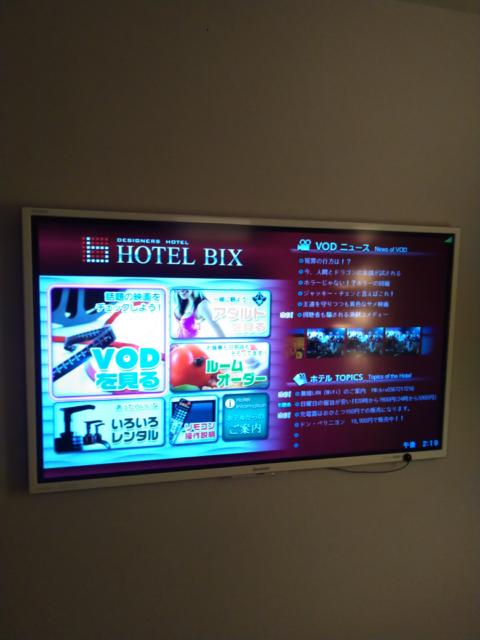 BIX（ビックス）(品川区/ラブホテル)の写真『303号室　テレビ　　ベッドからは遠いので見づらいかなぁ』by もぐたんっ