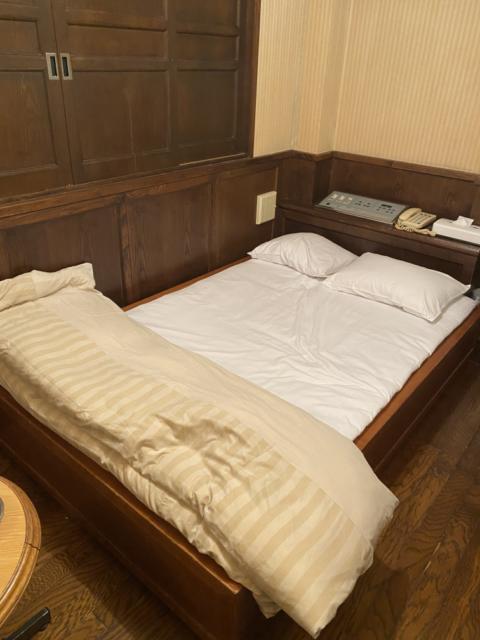 サザンクロス(新宿区/ラブホテル)の写真『401号室(ベッド足下から)』by こねほ