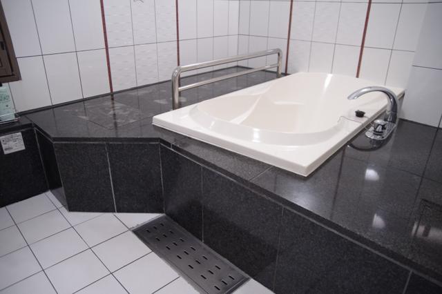 ロイヤルプラザホテル(足立区/ラブホテル)の写真『15号室　浴室』by マーケンワン